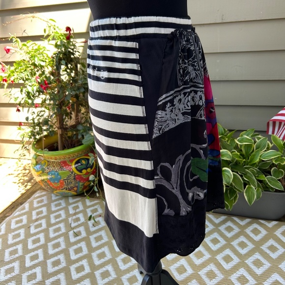 DESIGUAL SKIRT - Mixed Media art to wear - Picture 10 of 14